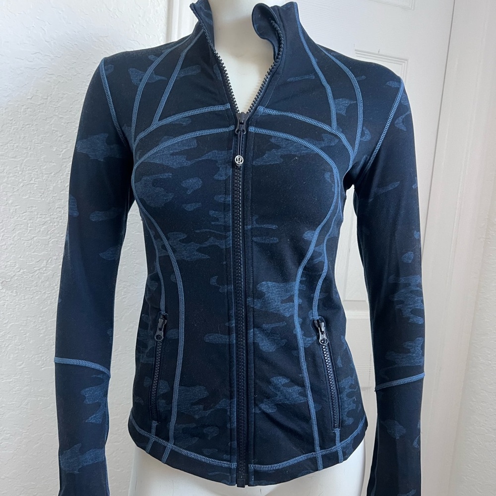 lululemon athletica Women's Navy Blue Printed Zip-Up Jacket